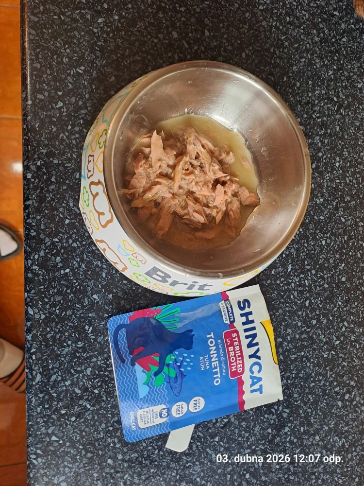 GimCat ShinyCat Sterilized kapsička pro kočky tuňák ve vývaru 70 g