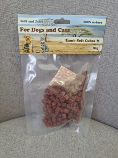 For Dogs and Cats Jehněčí maso kostky 80g