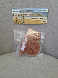 For Dogs and Cats  tuňákové maso kostky 80 g